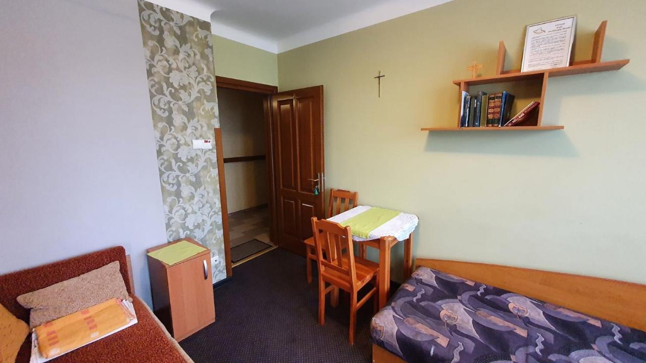 Wieczernik Dom Rekolekcyjny Ksiezy Pallotynow Swieta Katarzyna  Exterior foto