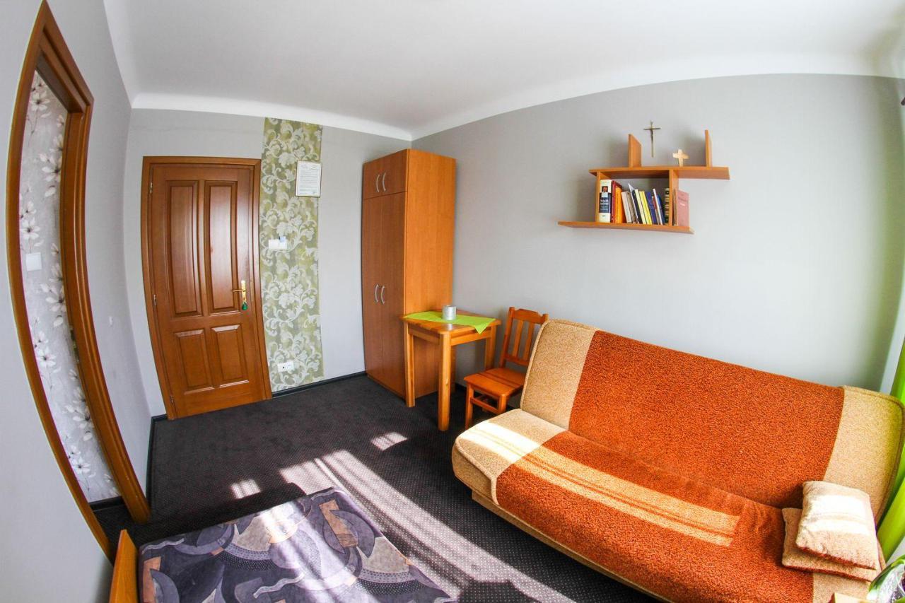 Wieczernik Dom Rekolekcyjny Ksiezy Pallotynow Swieta Katarzyna  Exterior foto